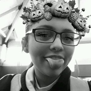 Meet your Posher, Tia